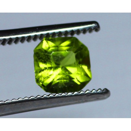 2.5 CT Green Peridot Gemstone Afghanistan 004