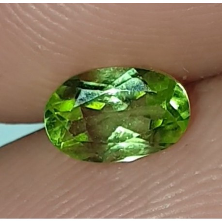 0.90 CT Green Peridot Gemstone Pakistan 0094